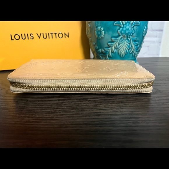 Authentic Louis Vuitton Vernis Zippy Wallet
See ALL pics inc. Box & Dust Bag - Picture 4 of 12